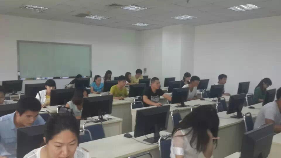 郑州市的大学远程教育入学测试现场