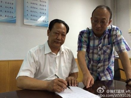 毛泽东饰演者闫关仲报名河南成人高考圆大学梦！.jpg